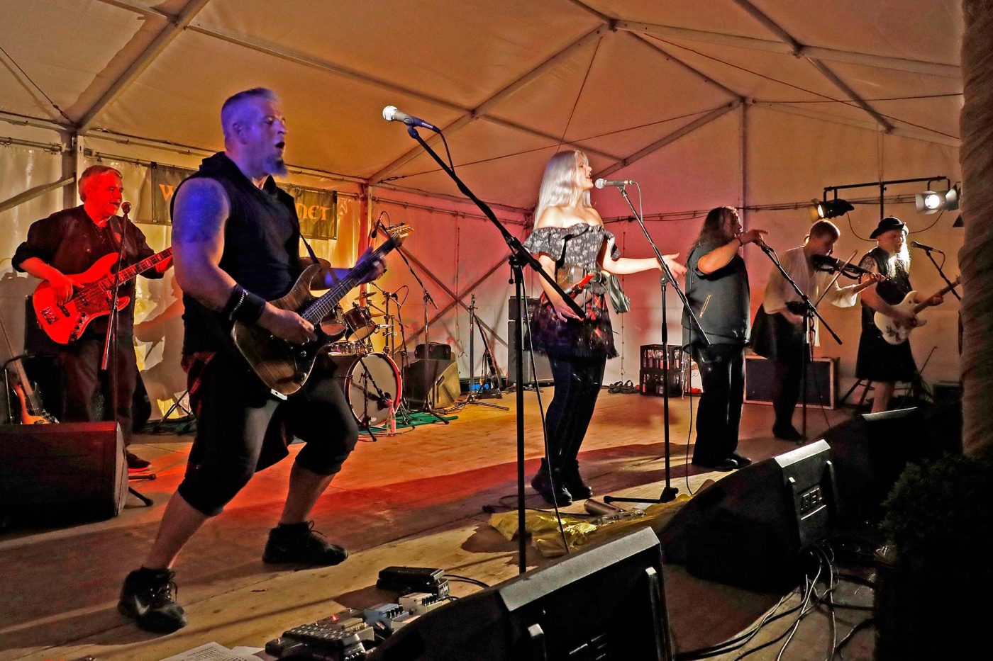 Folk-Rock-Band IRXN - Foto: Günther Holzinger