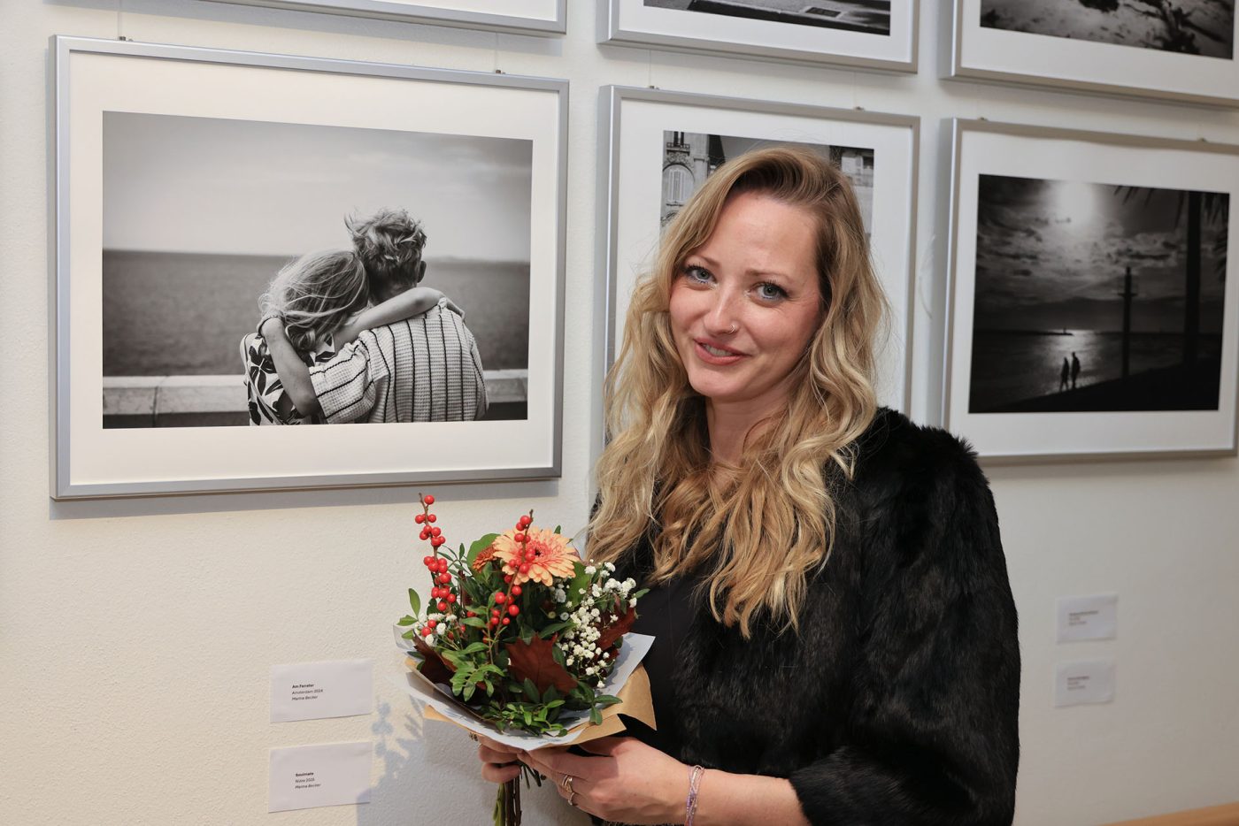 Marina Becker vor ihrem Bild "Soulmate" - Foto: Reinhardt Schmidt