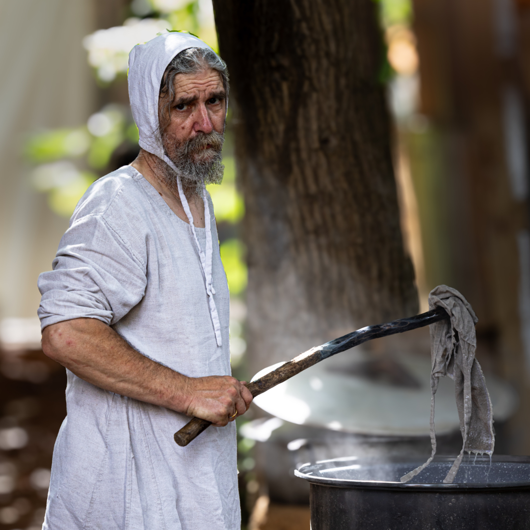 Wäsche anno 1250 - Foto: Tim Birmann