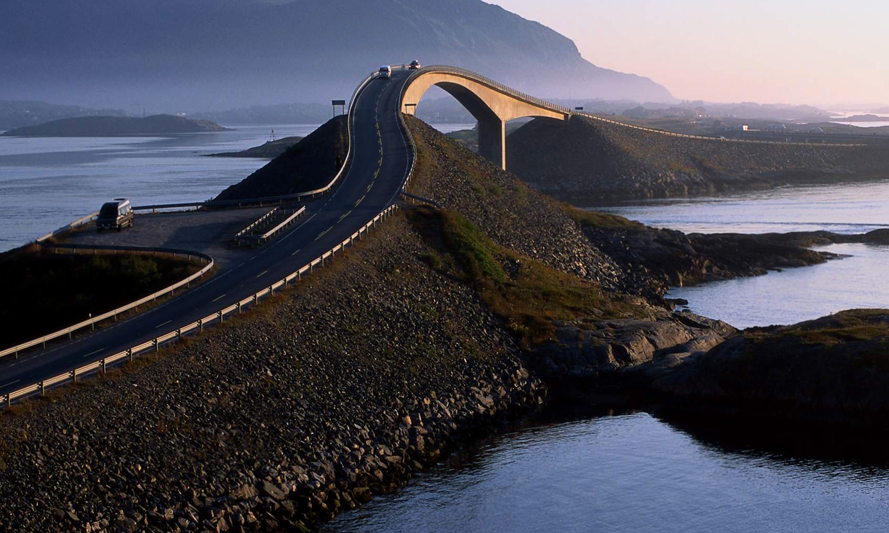 Fjordbrücke in Norwegen - von Erich Hacker