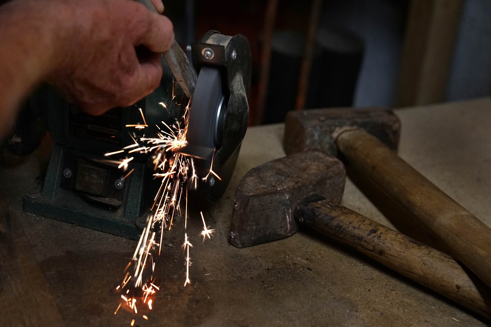 Am Schleifbock - von Karl Eißner