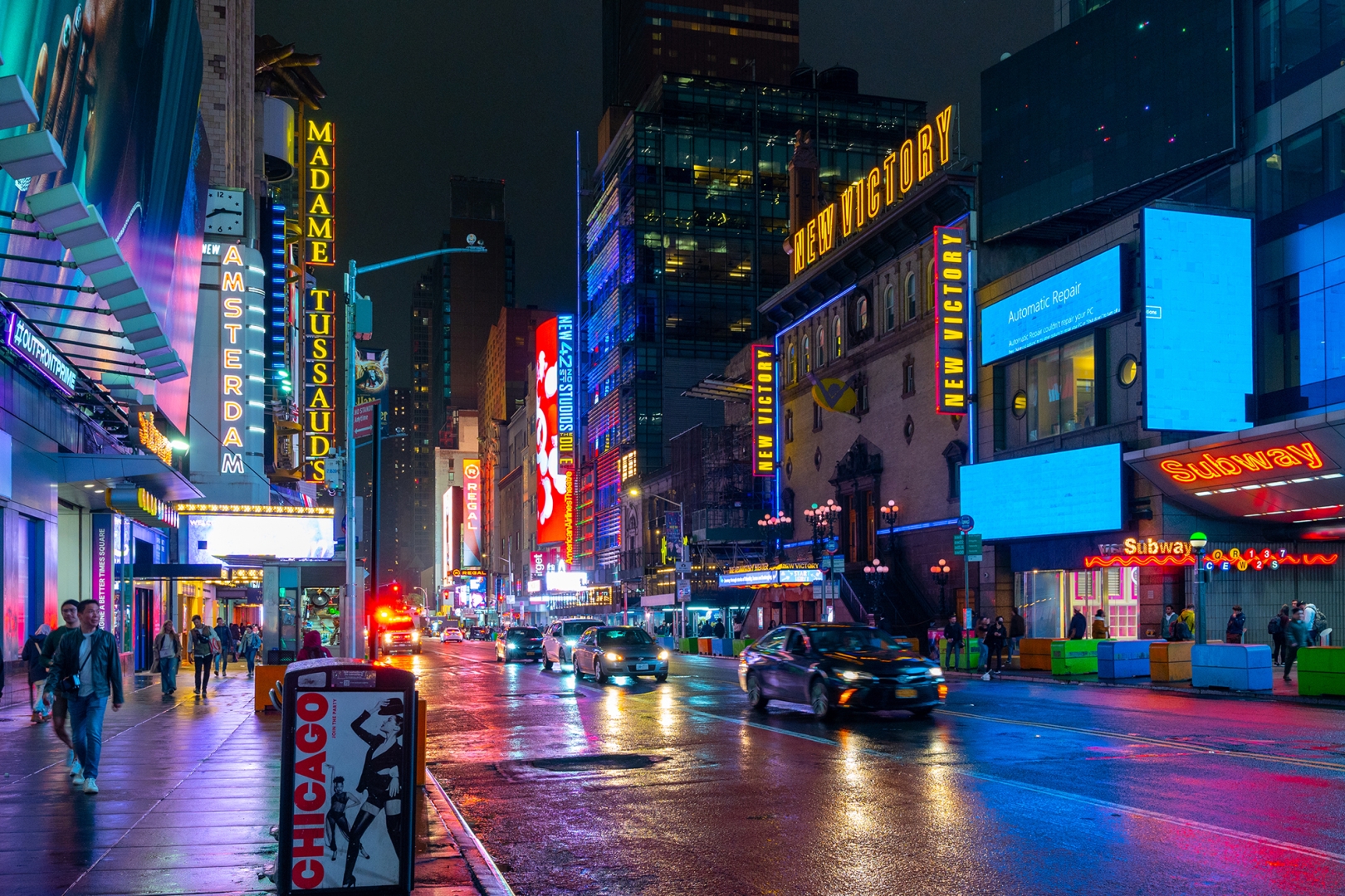 Leuchtreklame am Broadway - Foto: Sieglinde Hankele
