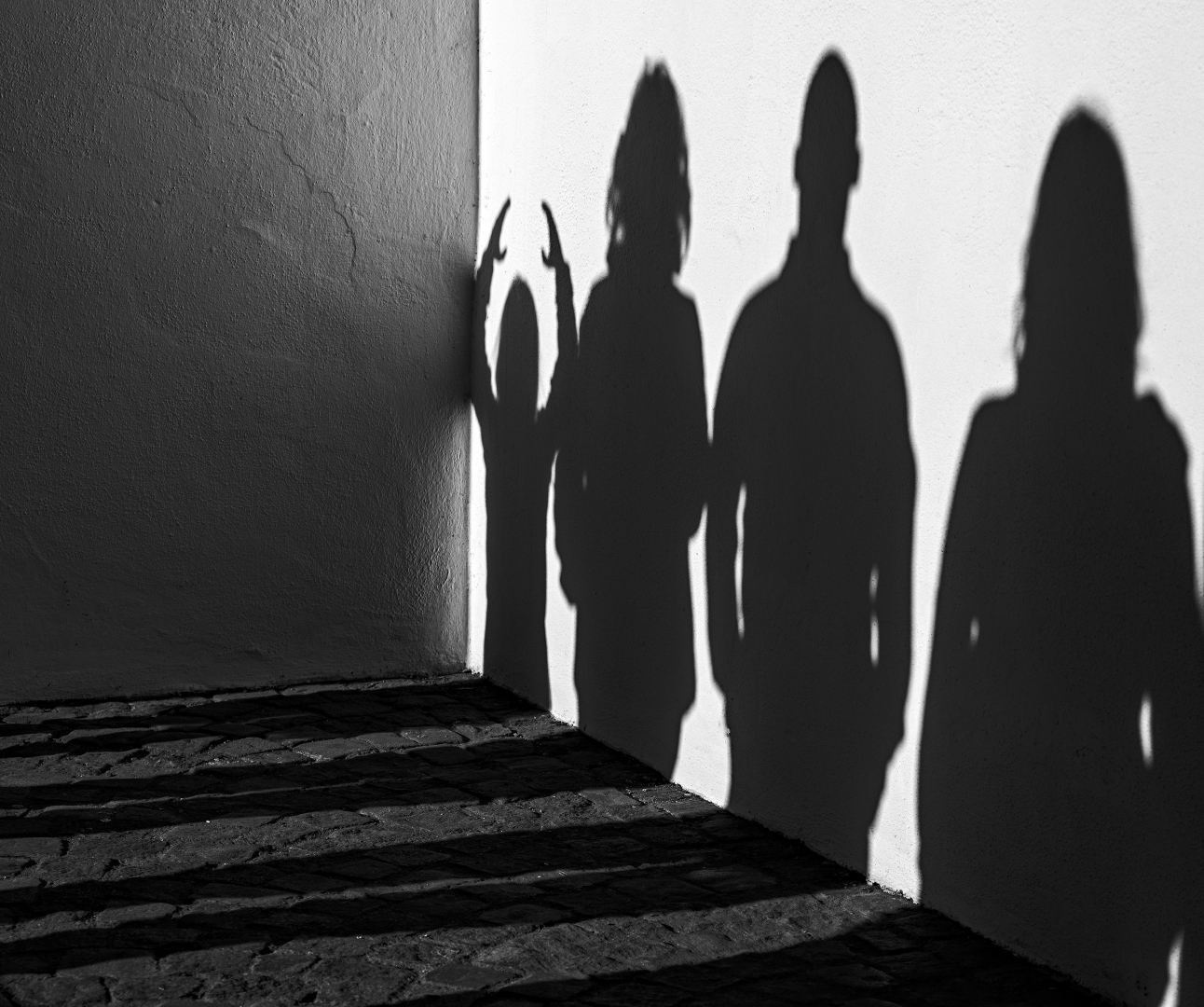 Schatten an der Wand - von Johannes Heumann