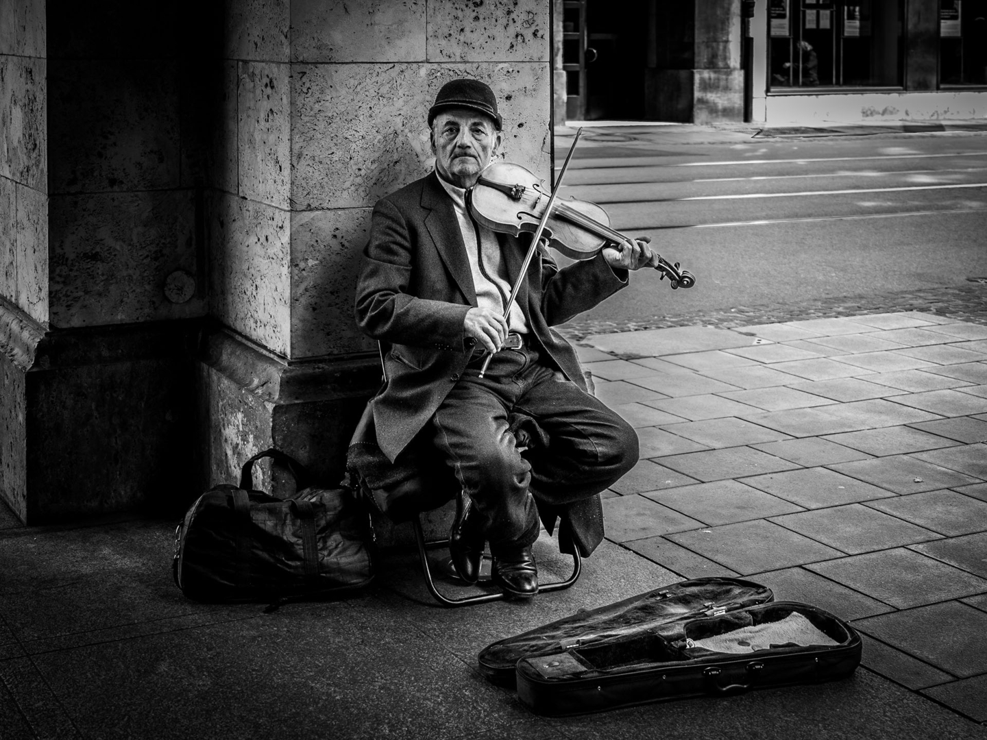 For Some Lousy Coins (2 Annahmen) - von Sieglinde Hankele