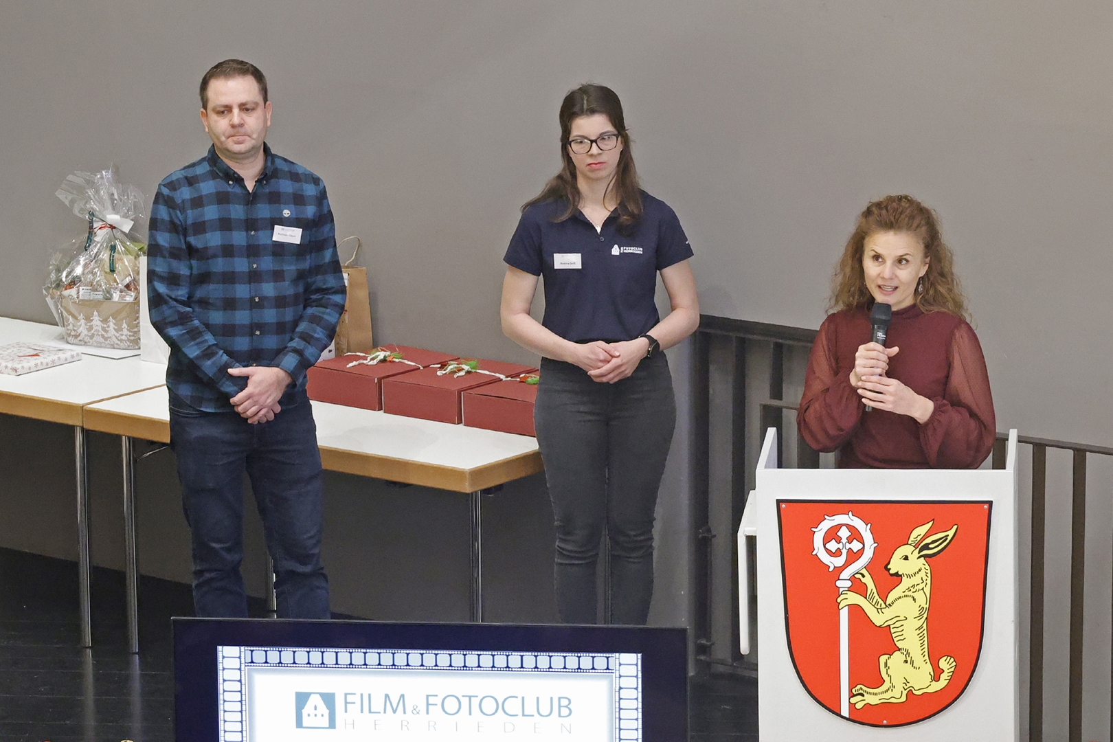 Von links: Vorstand Matthias Bayer, Kassierin Andrea Seiß, Erste Bürgermeisterin Dorina Jechnerer