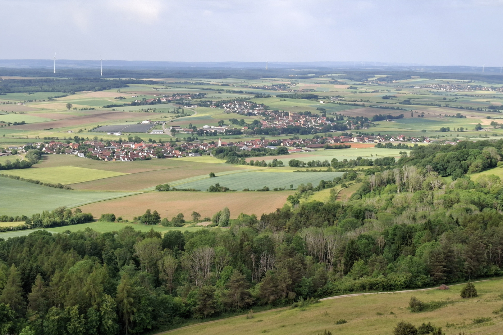 Blick vom Hesselberg in Richtung Gerolfingen - Foto: Friedrich Weigel