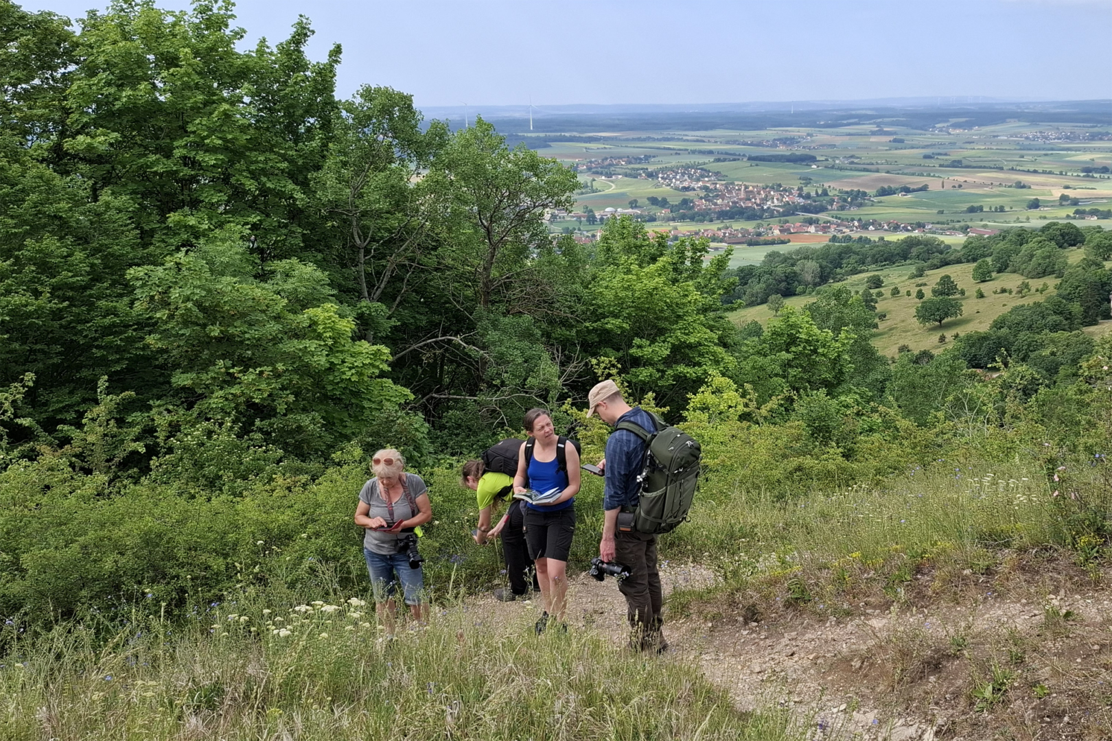 Kräuterwanderung des Film- und Fotoclubs Herrieden - Foto: Friedrich Weigel